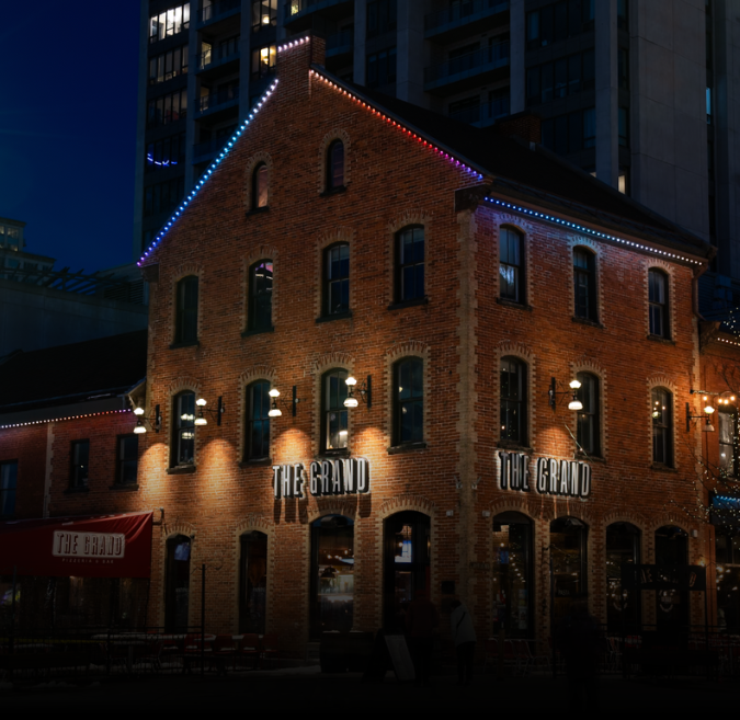 Commercial building illuminated with permanent architectural lighting